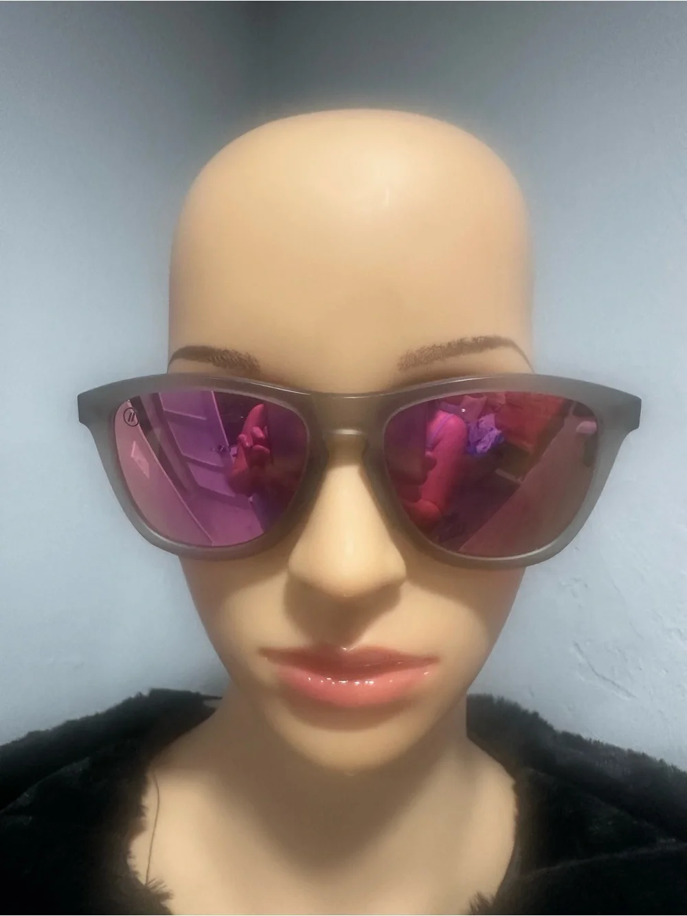 Women's Fashion Sunglasses with Pink Mirrored Lenses